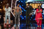 Varun Dhawan and Remo D_souza at India_s Got Talent on 3rd June 2015 (29)_5570192f7f405.JPG