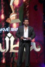 Salman Khan at AIBA Awards on 4th June 2015 (135)_55719f97acab5.JPG
