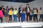 varun Dhawan_s 4D music and dance performance in association with Pond_s men and ABCD 2 in Byculla on 7th June 2015 (142)_5575315554ee4.JPG