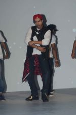 varun Dhawan_s 4D music and dance performance in association with Pond_s men and ABCD 2 in Byculla on 7th June 2015 (215)_5575315e68e16.JPG