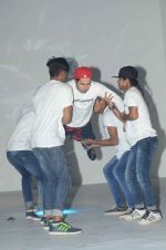 varun Dhawan_s 4D music and dance performance in association with Pond_s men and ABCD 2 in Byculla on 7th June 2015 (252)_557531834dc47.JPG