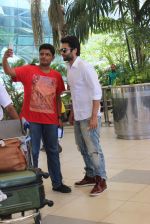Jackky Bhagnani snapped at airport  on 10th June 2015 (27)_55795bb8446b8.JPG