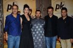 Vidhu Vinod Chopra, Anushka Sharma, Aamir Khan, Rajkumar Hirani, Bhushan Kumar at PK success bash in Mumbai on 10th June 2015 (149)_55798a369519c.JPG