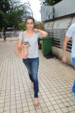 Shraddha Kapoor snapped with cousin Priyank on 14th June 2015 (16)_557d813977a4d.JPG
