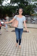 Shraddha Kapoor snapped with cousin Priyank on 14th June 2015 (8)_557d812c530e4.JPG