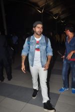 Varun Dhawan danced at the airport for our shutterbug on 13th June 2015 (16)_557d67f396480.JPG