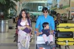 Vivek Oberoi snapped with kids and wife at the airport on 13th June 2015 (51)_557d64e4494ca.JPG