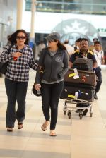 Preity Zinta snapped with mom in Mumbai on 16th June 2015 (15)_5580290aede1a.JPG
