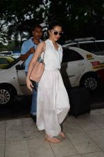Shraddha Kapoor snapped at airport as she leaves for Chandigarh on 15th June 2015 (16)_557fc8f5003e6.JPG