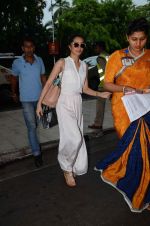 Shraddha Kapoor snapped at airport as she leaves for Chandigarh on 15th June 2015 (19)_557fc8fa9748f.JPG