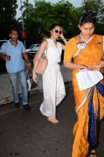 Shraddha Kapoor snapped at airport as she leaves for Chandigarh on 15th June 2015 (20)_557fc8fb83c70.JPG