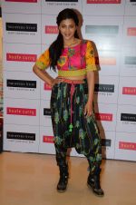 Shruti Hassan launches Haute Curry collection for Shoppers Stop on 16th June 2015 (49)_558029b4b6db3.JPG