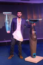 Arjun Kapoor at Philips launch in Delhi on 17th June 2015 (17)_558263a8ea8a5.jpg