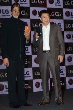 Amitabh Bachchan launches new LG smartphone on 19th June 2015 (194)_5585144961b9e.JPG