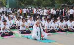 Narendra Modi doing Yoga at International Yoga Day on 21st June 2015 (11)_5587d5c6ee239.jpg