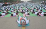 Narendra Modi doing Yoga at International Yoga Day on 21st June 2015 (16)_5587d5b8528fc.jpg