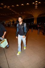 Varun Dhawan leave for Bulgaria for Dilwale shoot in Mumbai Airport on 24th June 2015 (25)_558b9d76c95c5.JPG