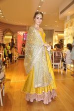 at Anju Modi showcases her bridal collection for AZA and the Vogue Bridal show in AZA on 24th June 2015 (77)_558b9e86dbcc7.JPG