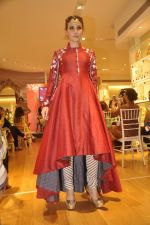 at Anju Modi showcases her bridal collection for AZA and the Vogue Bridal show in AZA on 24th June 2015 (98)_558b9e99b1aab.JPG