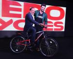 Arjun Kapoor promotes hero cycles in delhi on 30th June 2015 (24)_5593c92342be8.jpg