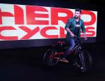 Arjun Kapoor promotes hero cycles in delhi on 30th June 2015 (30)_5593c927d5533.jpg