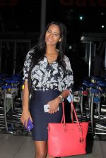Poonam Pandey snapped at airport in Mumbai on 1st July 2015 (18)_5594fe0ac85b4.JPG