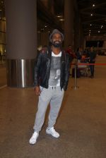 Remo D Souza with Dilwale team return from Bulgaria in Mumbai Airport on 1st July 2015 (16)_5594ff22aa26e.JPG