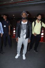 Remo D Souza with Dilwale team return from Bulgaria in Mumbai Airport on 1st July 2015 (17)_5594ff23635ae.JPG