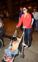 Kajol return from London along with mom and kids on 2nd july 2015 (35)_55963162a608a.JPG