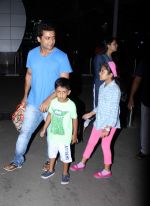 Suriya, Jyothika snapped at domestic airport in Mumbai on 2nd July 2015 (30)_559633a1e44d0.JPG
