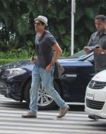 Farhan Akhtar snapped at domestic airport on 3rd July 2015 (13)_5597c1caf22e2.JPG