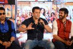 Salman Khan, Mika Singh, Kabir Khan at Bajrangi Bhaijaan song launch in J W Marriott on 3rd July 2015 (2)_5597c951a772a.jpg