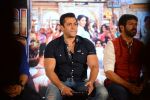 Salman Khan, Mika Singh, Kabir Khan at Bajrangi Bhaijaan song launch in J W Marriott on 3rd July 2015 (6)_5597c952773bb.jpg