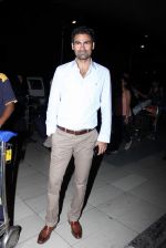 Mohamad Kaif snapped at domestic airport in Mumbai on 4th July 2015 (51)_5598dfd75efea.JPG