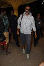 Akshay Kumar leaves for Singh in Bling shoot in Mumbai on 7th July 2015 (9)_559ce26330031.JPG