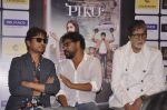 Amitabh Bachchan, Irrfan Khan, Shoojit Sircar at Piku dvd launch in Mumbai on 8th July 2015 (21)_559e84c579798.JPG