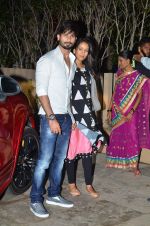Shahid Kapoor and Meera snapped at home on 8th July 2015 (17)_559f8d7c6487b.JPG