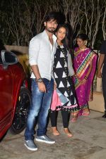 Shahid Kapoor and Meera snapped at home on 8th July 2015 (19)_559f8d7d5b36e.JPG