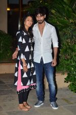 Shahid Kapoor and Meera snapped at home on 8th July 2015 (35)_559f8d852ac27.JPG