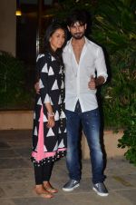 Shahid Kapoor and Meera snapped at home on 8th July 2015 (39)_559f8d86c7be4.JPG