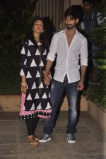 Shahid Kapoor and Meera snapped at home on 8th July 2015 (4)_559f8d76a77b2.JPG