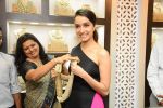 Shraddha Kapoor in Osman at Times Glamour event in Sahara Star on 10th July 2015 (42)_55a0f7b6cf59b.JPG