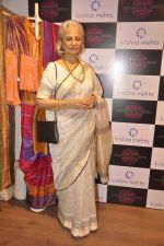 Waheeda Rehman at Krishna Mehta_s store in association with Tata Medical Center in Chowpatty on 10th July 2015 (63)_55a10c14023ea.JPG