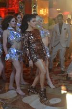 Shruti Haasan at Welcome Back song shoot in Aarey Milk Colony on 13th July 2015 (196)_55a4b335e3fcb.JPG