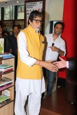 Amitabh Bachchan at Shadab Mehboob Khan_s Murder in Bollywood book launch in Title Wave, Bandra on 14th July 2015 (4)_55a5fc543d5c5.JPG