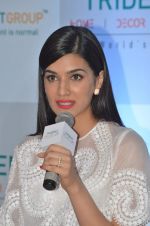 Kriti Sanon as the Trident brand ambassador in NSE on 14th July 2015 (47)_55a5fec6ebfbe.JPG