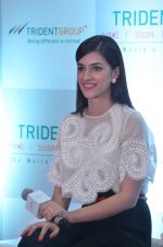 Kriti Sanon as the Trident brand ambassador in NSE on 14th July 2015 (49)_55a5fec827196.JPG
