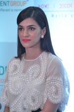 Kriti Sanon as the Trident brand ambassador in NSE on 14th July 2015 (52)_55a5fecb203ca.JPG