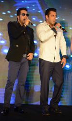 Salman Khan,Mika Singh at Bajrangi Bhaijaan promotions in Delhi on 14th July 2015 (75)_55a5fcc545521.jpg