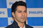 Varun Dhawan as the new face of Philips in Palladium on 14th July 2015 (58)_55a5ffe77c708.JPG